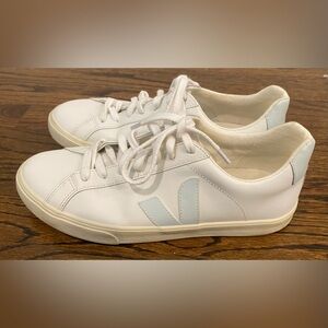 Veja White Leather Casual Sneakers Size 9 EUC